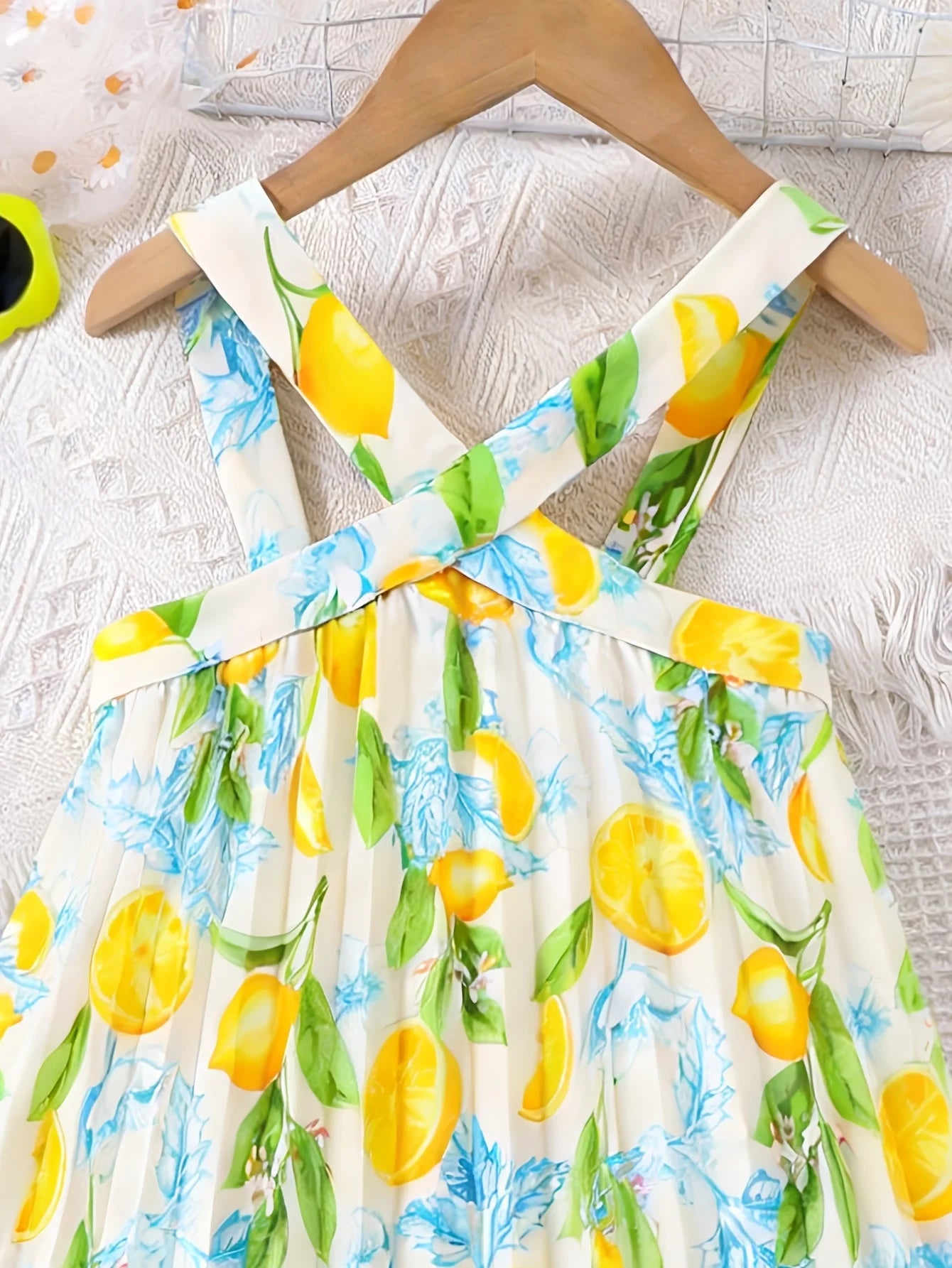 Girls' summer casual vacation style sleeveless tropical floral dress for outdoor play, simple dress