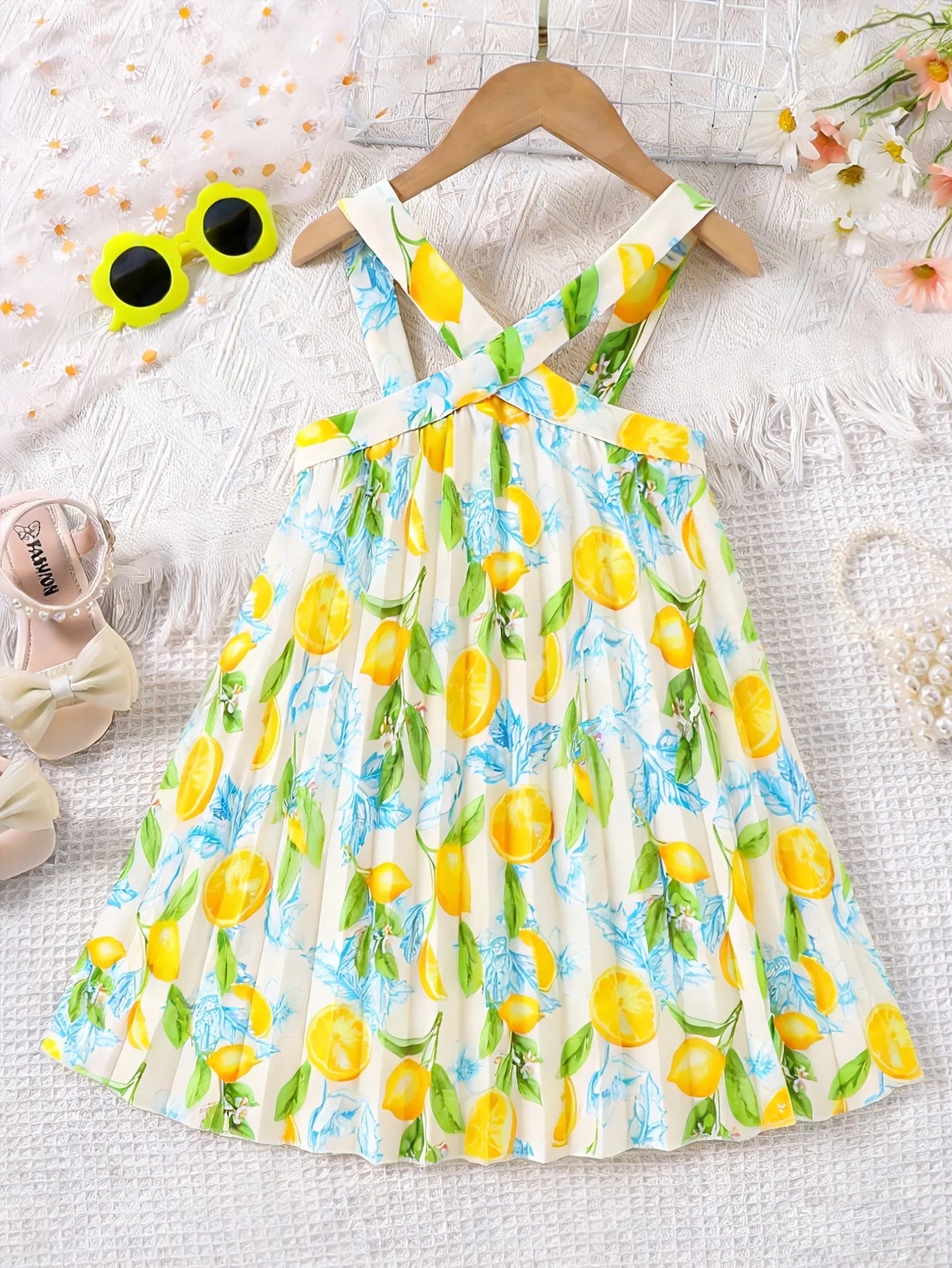Girls' summer casual vacation style sleeveless tropical floral dress for outdoor play, simple dress