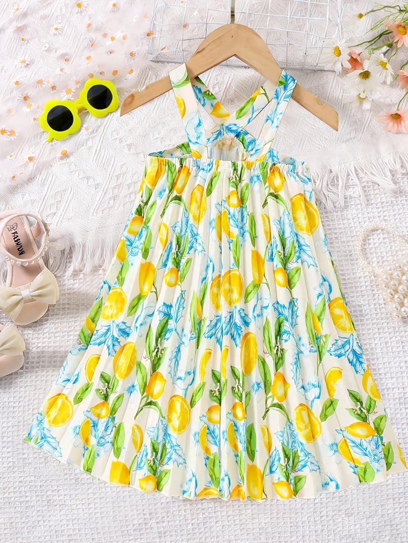 Girls' summer casual vacation style sleeveless tropical floral dress for outdoor play, simple dress